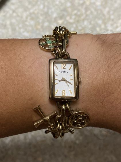นาฬิกายี่ห้อ FOSSIL  ของแท้มือสอง อะไหล่ครบ ทองสวย สายยาว 17 เซนติเมตร  850฿ รูปที่ 8