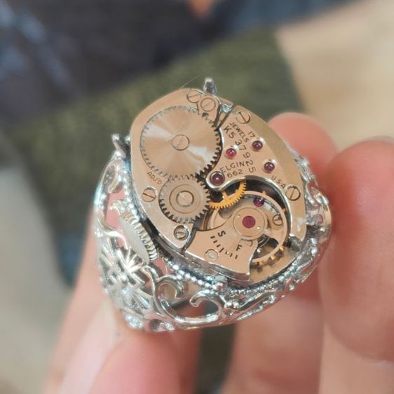 แหวนแนววินเทจ งาน Handmade ทำจากเครื่องนาฬิกาวินเทจ Elgin หน้าปัดตัวนี้สวยคลาสสิคมาก ตัวเครื่องนาฬิกาอายุไม่ต่ำกว่า 50 ปี ตัวแหวนปรับขนาดได้ รูปที่ 6