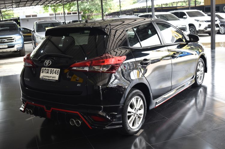 Toyota Yaris ATIV 2019 1.2 E Sedan เบนซิน ไม่ติดแก๊ส เกียร์อัตโนมัติ ดำ รูปที่ 4