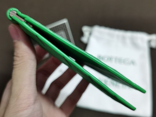 กระเป๋าหนีบแบงค์  Bottega Veneta Money Clip 6 card สีเขียว Parakeet อุปกรณ์ถุงผ้า , แคร์บุ๊ค รูปที่ 15