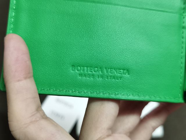กระเป๋าหนีบแบงค์  Bottega Veneta Money Clip 6 card สีเขียว Parakeet อุปกรณ์ถุงผ้า , แคร์บุ๊ค รูปที่ 6