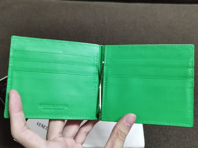 กระเป๋าหนีบแบงค์  Bottega Veneta Money Clip 6 card สีเขียว Parakeet อุปกรณ์ถุงผ้า , แคร์บุ๊ค รูปที่ 5