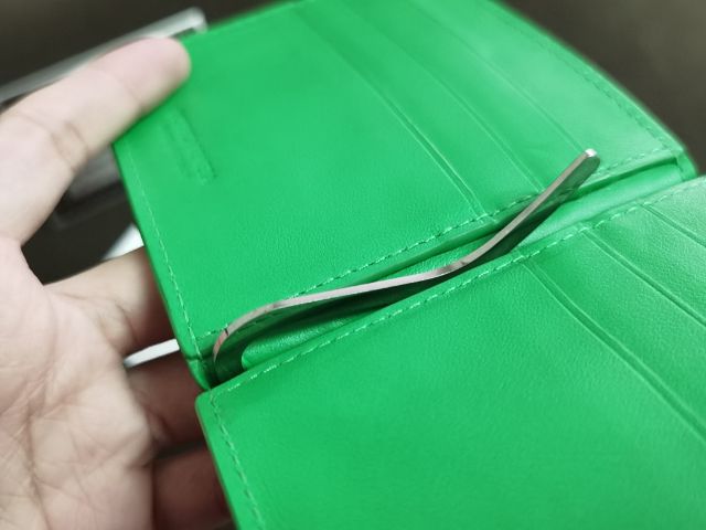 กระเป๋าหนีบแบงค์  Bottega Veneta Money Clip 6 card สีเขียว Parakeet อุปกรณ์ถุงผ้า , แคร์บุ๊ค รูปที่ 9