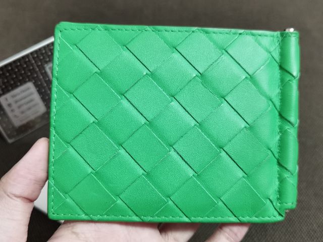 กระเป๋าหนีบแบงค์  Bottega Veneta Money Clip 6 card สีเขียว Parakeet อุปกรณ์ถุงผ้า , แคร์บุ๊ค รูปที่ 3