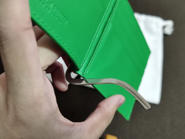 กระเป๋าหนีบแบงค์  Bottega Veneta Money Clip 6 card สีเขียว Parakeet อุปกรณ์ถุงผ้า , แคร์บุ๊ค รูปที่ 12