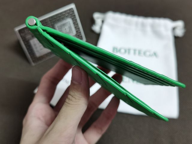 กระเป๋าหนีบแบงค์  Bottega Veneta Money Clip 6 card สีเขียว Parakeet อุปกรณ์ถุงผ้า , แคร์บุ๊ค รูปที่ 13