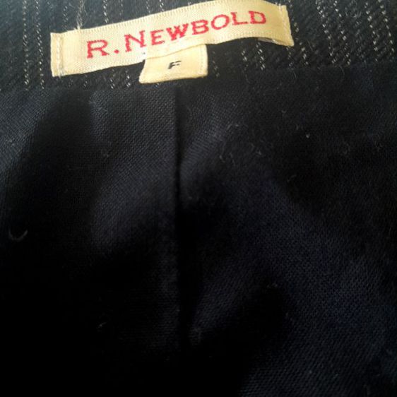 R.Newbold
by Paul Smith
Endlish wool pinstripe Flecks vest
made in Japan
🎌🎌🎌 รูปที่ 4