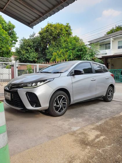 Toyota Yaris 2022 1.2 E Sedan เบนซิน ไม่ติดแก๊ส เกียร์อัตโนมัติ เงิน รูปที่ 2