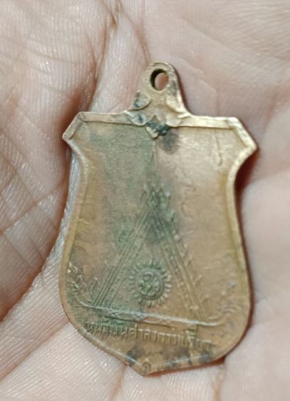 เหรียญหน้าบัน หลวงพ่อมุม บล๊อค7 กา เนื้อทองแดง รูปที่ 3