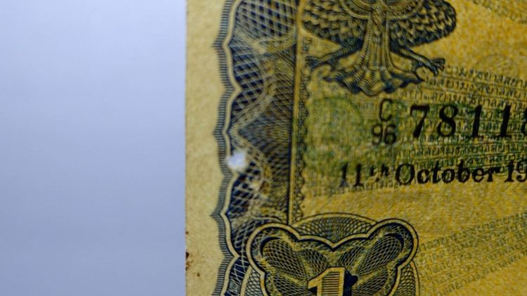 ธนบัตร 1 บาท แบบ 2 รุ่น 1 (ไถนา) ลายเซ็น ศุภโยค พ.ศ.2468 ผ่านใช้ เดิมๆ มีรู หายาก รูปที่ 3