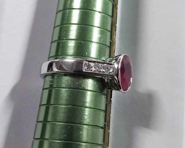 แหวนเงินแท้ พลอยทับทิมแท้ ด้านข้างแหวนเพิ่มความสวยงามด้วยเพชรswiss พื้นที่ก.ท.ม. มีบริการส่งฟรีเก็บเงินปลายทาวครับ รูปที่ 11