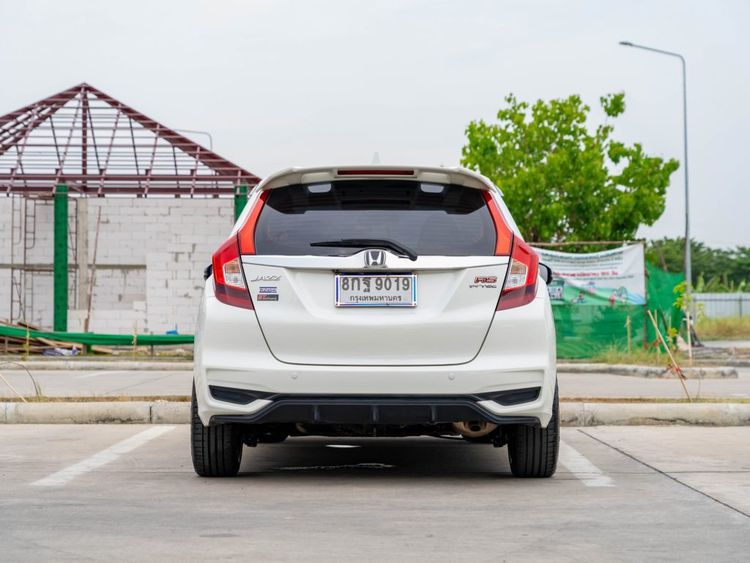 Honda Jazz 2019 1.5 RS i-VTEC Sedan เบนซิน ไม่ติดแก๊ส เกียร์อัตโนมัติ ขาว รูปที่ 4