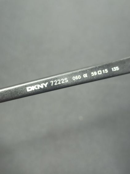 แว่นกันแดด DKNY 7222S ทรงสี่เหลี่ยมไร้ขอบ 59-15-135 รูปที่ 7