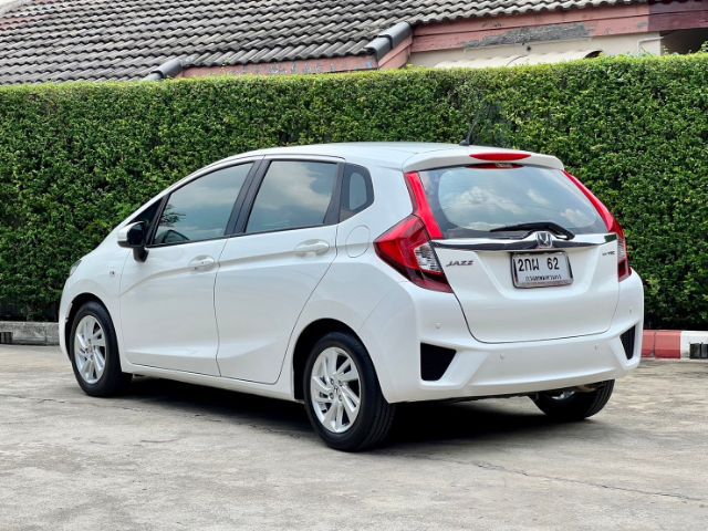 Honda Jazz 2015 1.5 V Plus i-VTEC Sedan เบนซิน ไม่ติดแก๊ส เกียร์อัตโนมัติ ขาว รูปที่ 4
