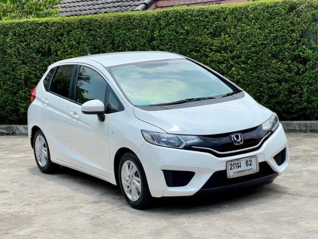 Honda Jazz 2015 1.5 V Plus i-VTEC Sedan เบนซิน ไม่ติดแก๊ส เกียร์อัตโนมัติ ขาว