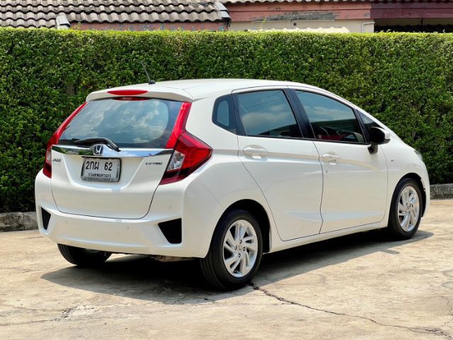 Honda Jazz 2015 1.5 V Plus i-VTEC Sedan เบนซิน ไม่ติดแก๊ส เกียร์อัตโนมัติ ขาว รูปที่ 3