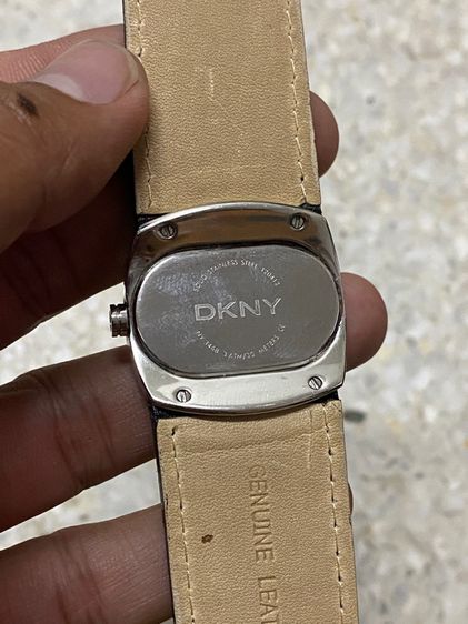 นาฬิกายี่ห้อ DKNY  ควอทซ์ ของแท้มือสอง สายหนังเปลี่ยนใหม่  850฿ รูปที่ 2