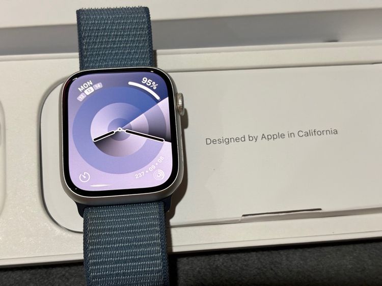 Apple Watch Series 9 GPS 45mm Silver Aluminium Case with Winter Blue Sport Loop ประกันถึง15-1-68 รูปที่ 3