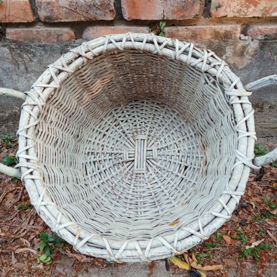 Vintage  French 1970s
White  Wicker  Basket รูปที่ 3