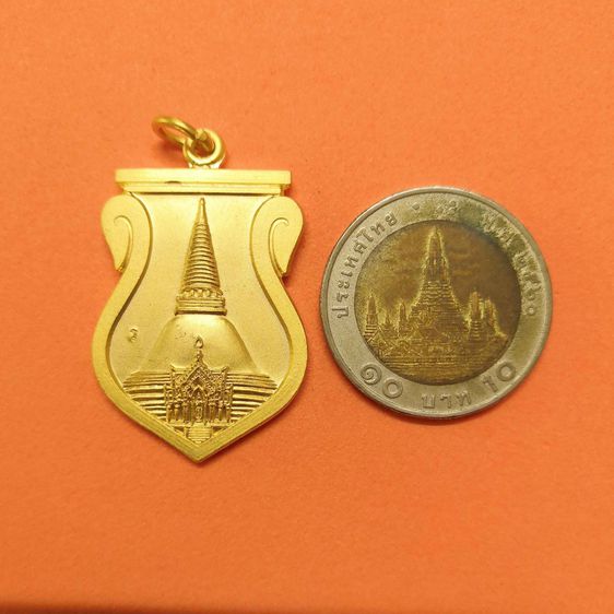 เหรียญ องค์พระปฐมเจดีย์ ด้านหลัง พระมาลัย โพธิสัตว์ ปี 2553 ตอกโค๊ต ร เหรียญชุบทอง สูง 3.3 เซน รูปที่ 5