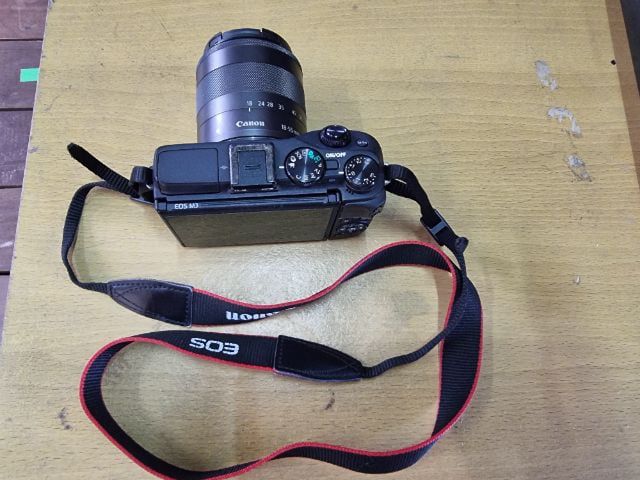 Canon กล้องมิลเลอร์เลส ไม่กันน้ำ Cannon EOS M3 Black × lens kit 18-55mm มือสอง