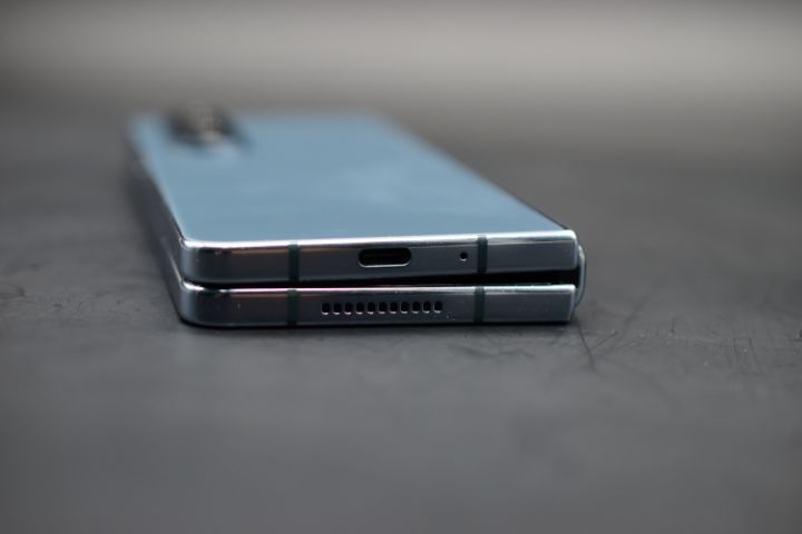 Samsung​ fold4​  เครื่อง​มีตำหนิ​ รูปที่ 3