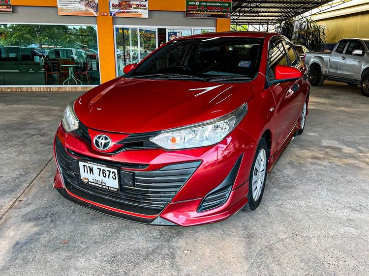 รถ Toyota Yaris ATIV 1.2 J สี แดง