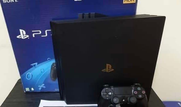 Sony เครื่องเกมส์โซนี่ เพลย์สเตชั่น PS4 (Playstation 4) เชื่อมต่อไร้สายได้ play 4 pro