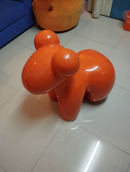 เก้าอี้รูปทรงน้องหมาสีส้ม 
