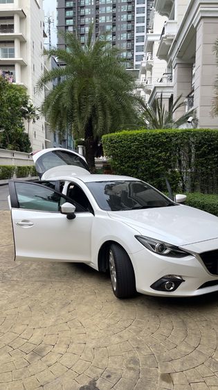 Mazda Mazda3 2015 2.0 C Sports เบนซิน ขาว รูปที่ 4