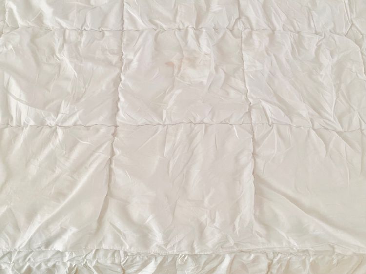 ผ้านวม หรือไส้ผ้านวม ขนาด 5-5.5ฟุต สีขาวปักลายตารางทั้งผืน ยี่ห้อ MAATILA (สินค้าหายาก) มือสองขายตามสภาพ สินค้าญี่ปุ่น-เกาหลีแท้ รูปที่ 5