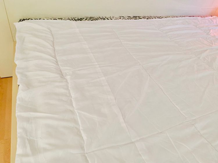 ผ้านวม หรือไส้ผ้านวม ขนาด 6ฟุต สีขาวปักลายตารางทั้งผืน ยี่ห้อ EVESU (สภาพใหม่) มือสองสภาพดี สินค้าญี่ปุ่น-เกาหลีแท้ รูปที่ 3