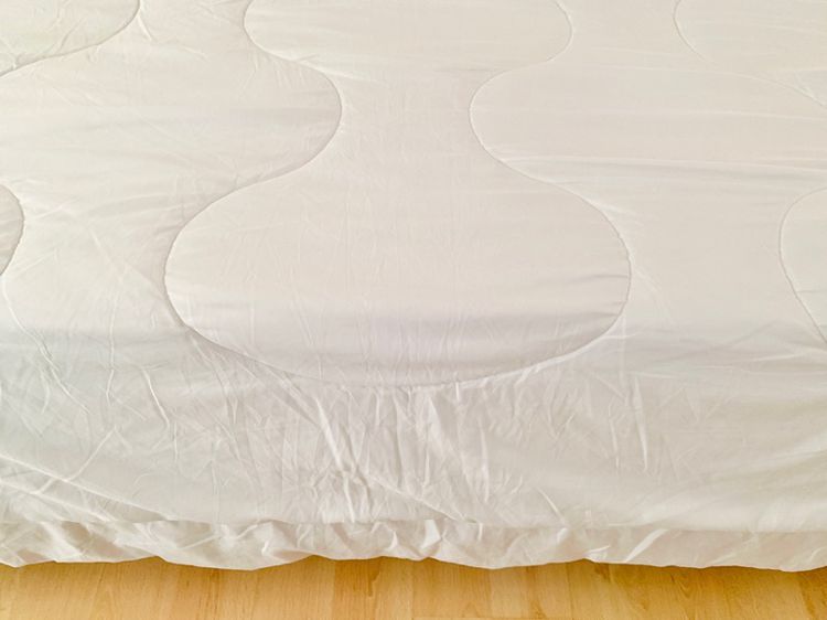 ผ้านวม หรือไส้ผ้านวม (ผืนยาวมาก) ขนาด 6.5-7ฟุต สีขาวปักลายเส้นกราฟฟิกทั้งผืน ยี่ห้อ La Pomme มือสองขายตามสภาพ สินค้าญี่ปุ่น-เกาหลีแท้ รูปที่ 5
