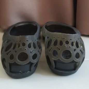 รองเท้า​ Crocs​ ผู้หญิง​ มือ​ 2​  รูปที่ 4