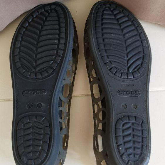 รองเท้า​ Crocs​ ผู้หญิง​ มือ​ 2​  รูปที่ 7