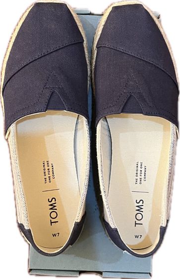 Toms รองเท้าผู้หญิง รุ่น navy university classics  รูปที่ 6
