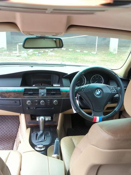 BMW Series 5 2005 520i Sedan เบนซิน ไม่ติดแก๊ส เกียร์อัตโนมัติ ดำ รูปที่ 2