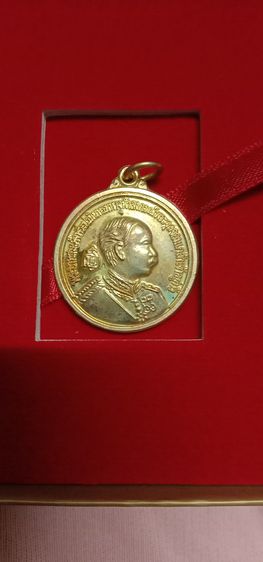 เหรียญที่ระลึก รัชกาลที่ 5 สร้างพระบรมราชานุสาวรีย์ ร.5 จ.อ่างทอง ปี 2533  เนื้อกะไหล่ทอง รูปที่ 1