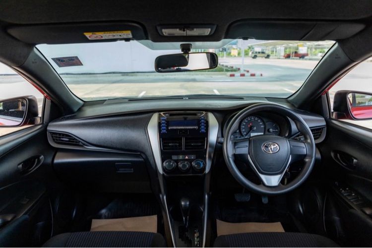 Toyota Yaris 2019 1.2 J Eco Sedan เบนซิน ไม่ติดแก๊ส แดง รูปที่ 2