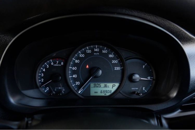 Toyota Yaris 2019 1.2 J Eco Sedan เบนซิน ไม่ติดแก๊ส แดง รูปที่ 1
