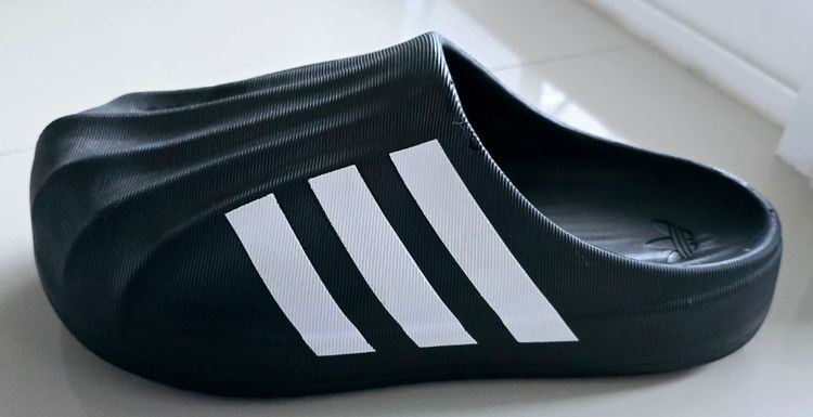 ขายรองเท้าแตะ Adidas แท้ 100  รุ่น Adifom Superstar Mule  สภาพ 99 รูปที่ 6