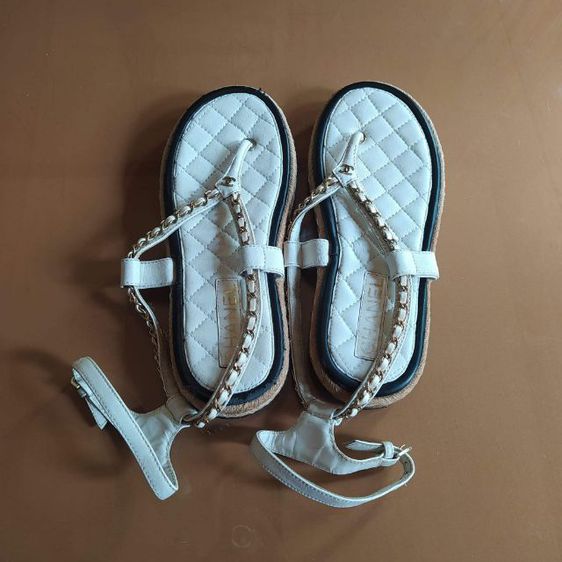 CHANEL
STRAPPY (LAMBSKIN CHAIN CC THONG) Espadrille Sandals White
(G36921)
Size. 38ยาว23.5(24)cm รูปที่ 2