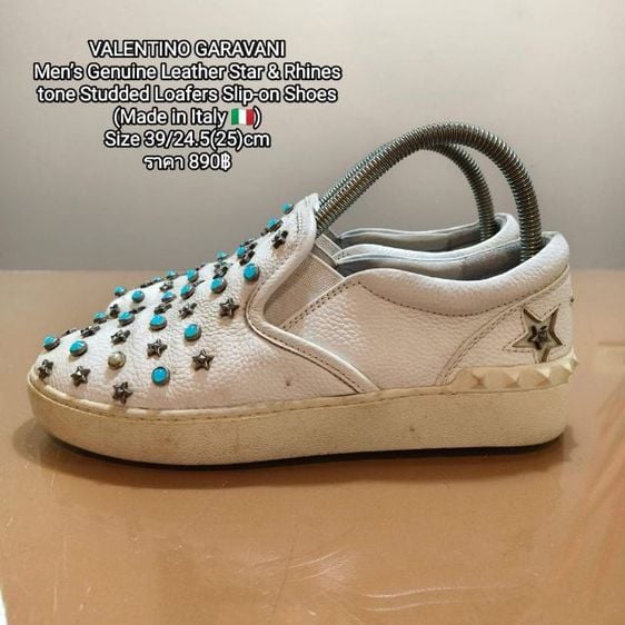 VALENTINO GARAVANI
Men’s Genuine Leather Star  Rhinestone Studded Loafers Slip-on Shoes
(Made in Italy 🇮🇹)
Size 39ยาว24.5(25)cm
ราคา 890฿