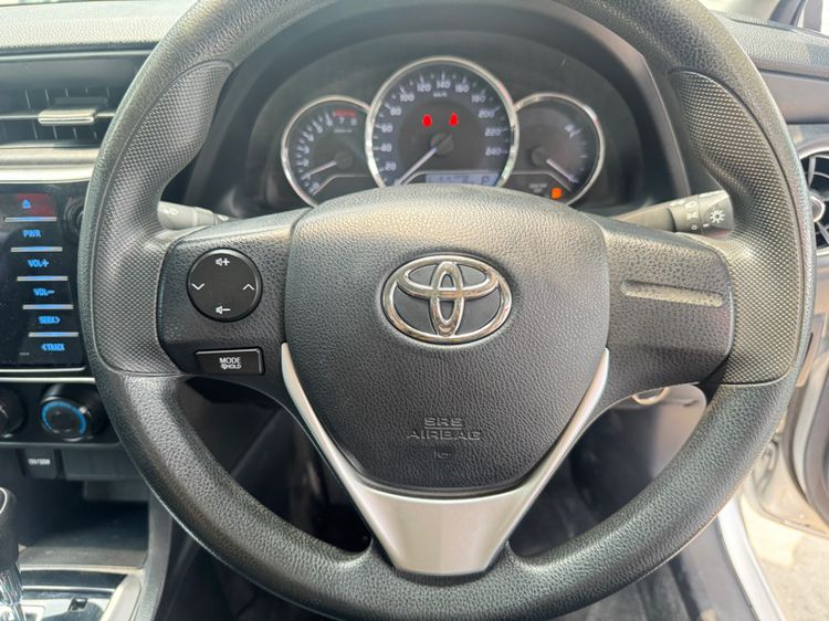 Toyota Altis 2018 1.8 E Sedan เบนซิน ไม่ติดแก๊ส เกียร์อัตโนมัติ บรอนซ์เงิน รูปที่ 3