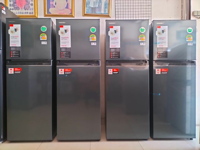 ตู้เย็น 2 ประตู toshiba ระบบ inverter 8.2 คิวเป็นสินค้าใหม่ยังไม่ผ่านการใช้งานประกันศูนย์ราคา 5990 บาท