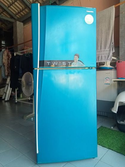 ตู้เย็น2ประตู TOSHIBA ขนาด 6.8 คิว ใช้งานได้เย็นดีปกติครับ