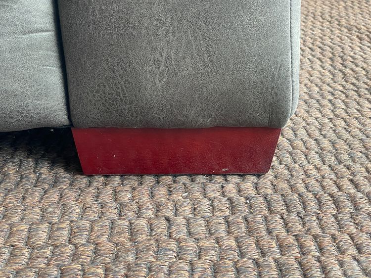 โซฟาแอล 3 ที่นั่ง เบาะผ้ากำมะหยี่สีเทาหม่น ขาไม้สีน้ำตาลแดง  รูปที่ 15