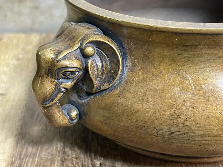 กระถาง หูช้างทองเหลืองสะสมA3 รูปที่ 7