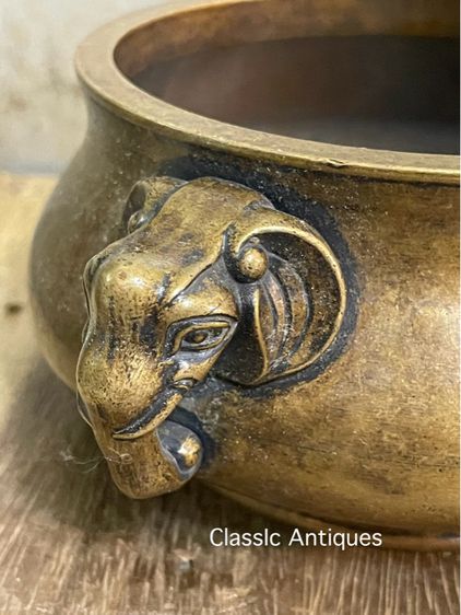 กระถาง หูช้างทองเหลืองสะสมA3 รูปที่ 3