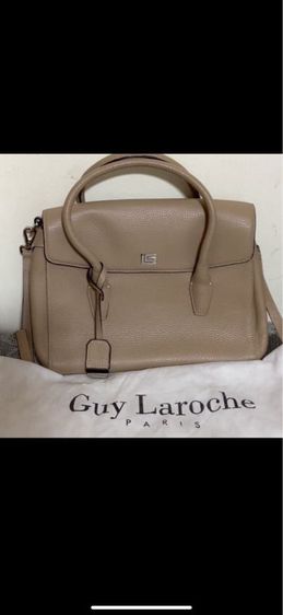 กระเป๋า Guy Larochr